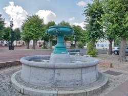 Photo paysage et monuments, Beaulieu-les-Fontaines - la  fontaine