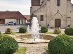 Photo paysage et monuments, Berneuil-sur-Aisne - La Fontaine