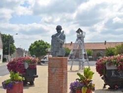 Photo paysage et monuments, Annequin - le monument Aux Morts