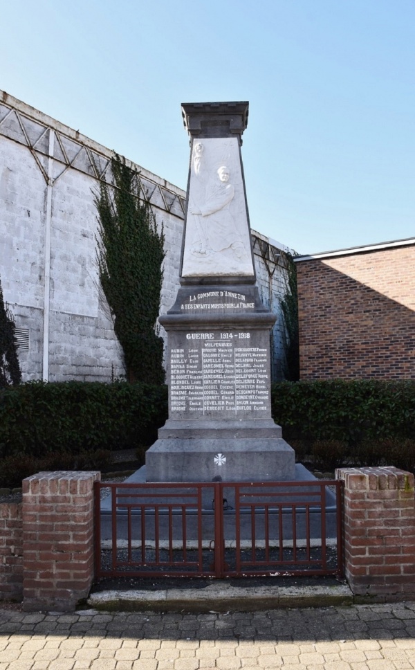 Photo Annezin - le monument Aux Morts