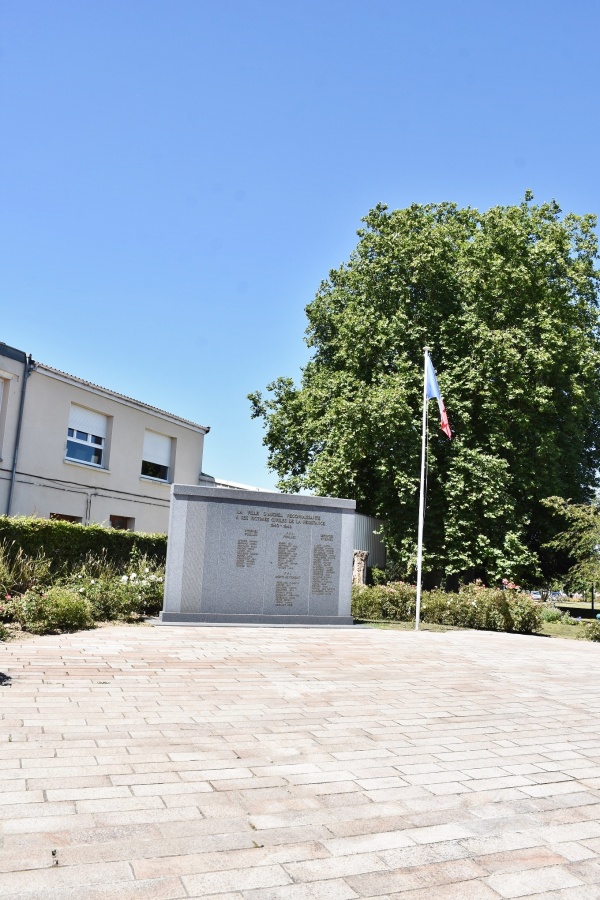 le Monument Aux Morts