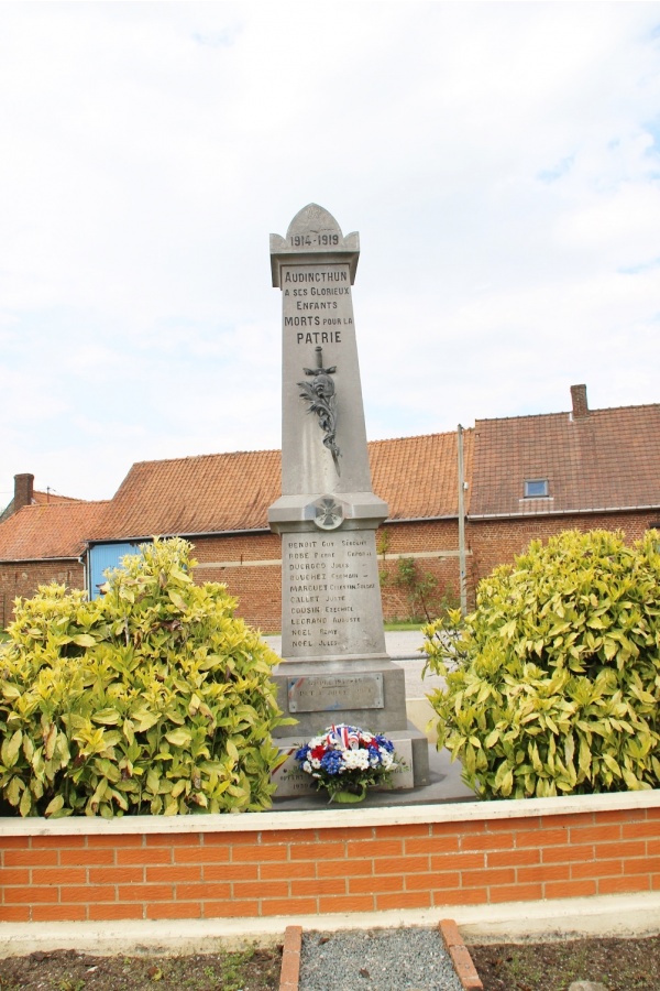 Photo Audincthun - le Monument Aux Morts