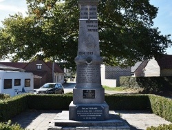 Photo paysage et monuments, Avroult - le monument Aux Morts