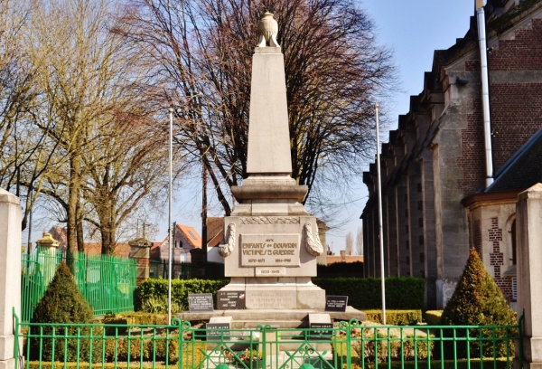 Photo Douvrin - Le Monument-aux-Morts