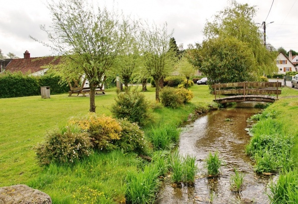 Photo Enquin-sur-Baillons - Les Baillons