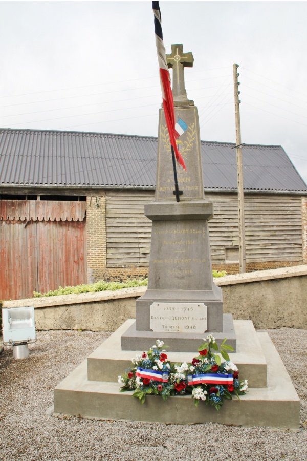 Photo Enquin-sur-Baillons - le Monuments Aux Morts