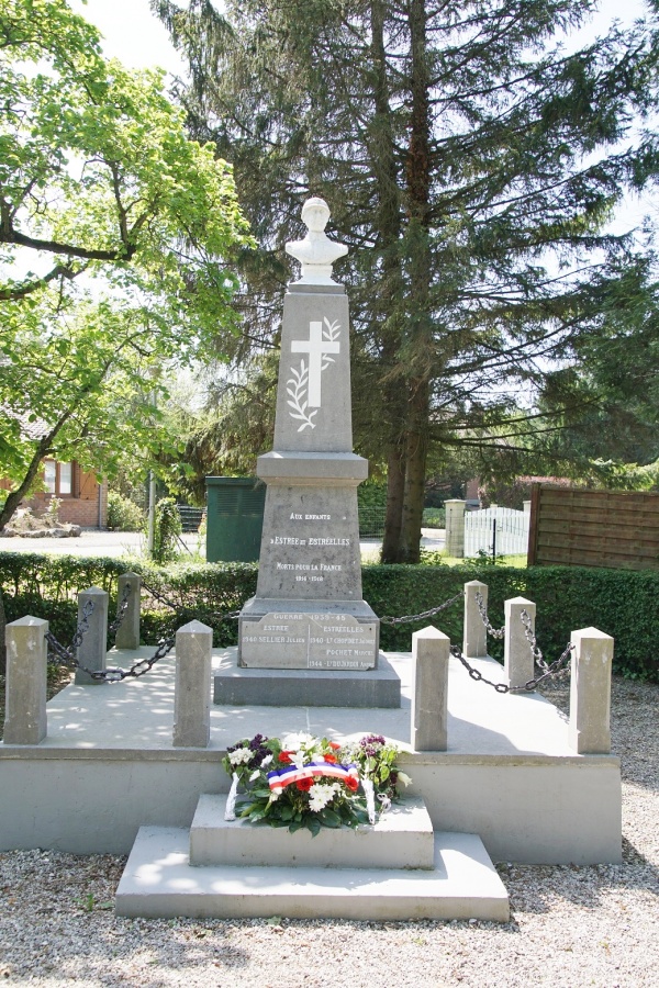 Photo Estréelles - le monument aux morts