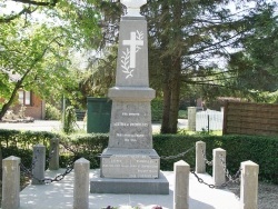 Photo paysage et monuments, Estréelles - le monument aux morts