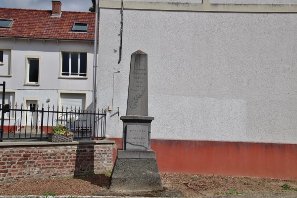 Photo Fontaine-l'Étalon - le monument aux morts