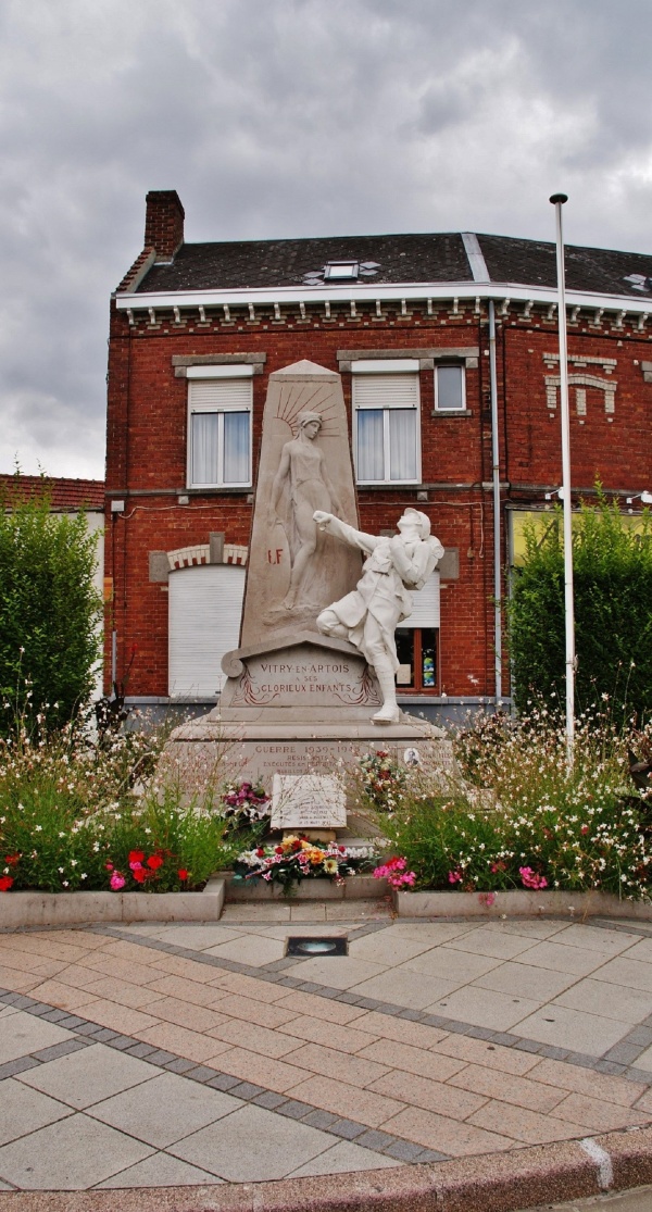 Photo Vitry-en-Artois - Monument aux Morts