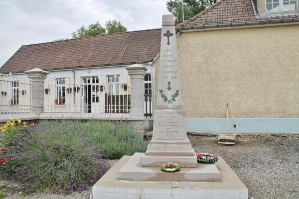 Photo Le Wast - le monument aux morts