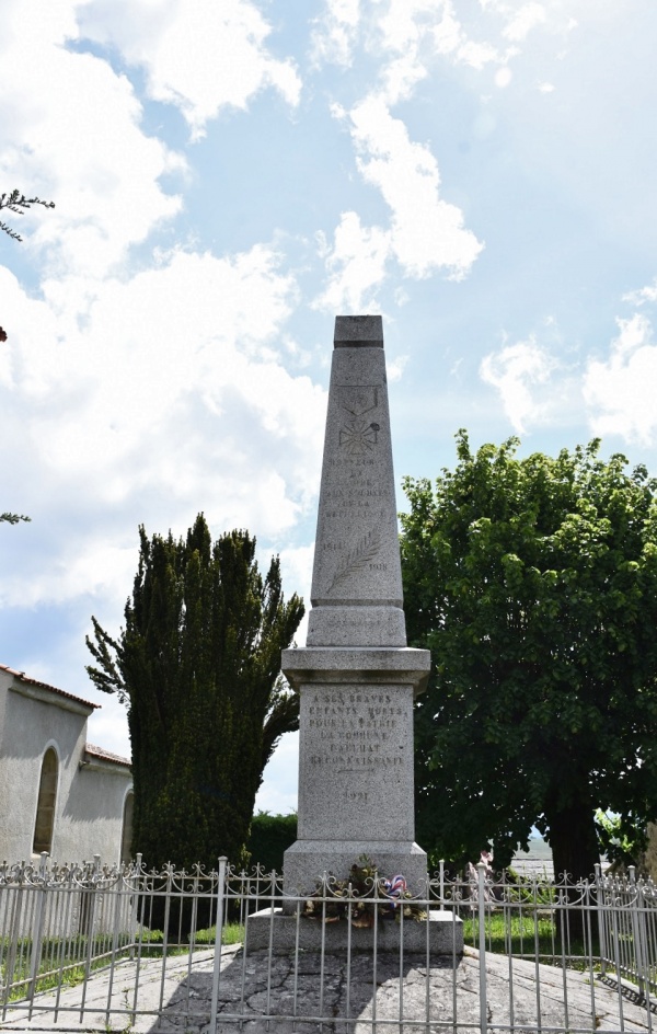 Photo Aulhat-Saint-Privat - le Monument Aux Morts