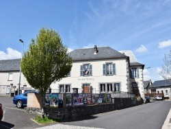 Photo paysage et monuments, Aurières - La Mairie