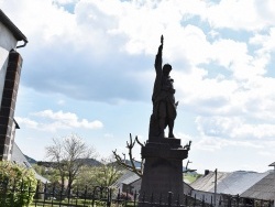 Photo paysage et monuments, Aurières - le Monument Aux Morts