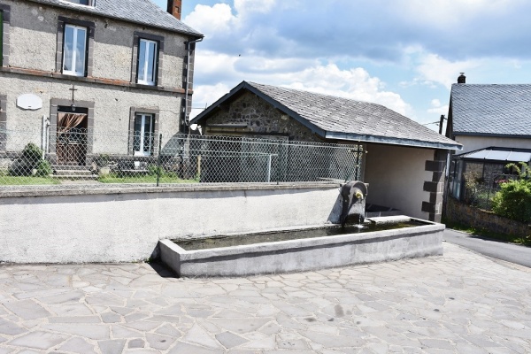 Photo Aurières - le Lavoir