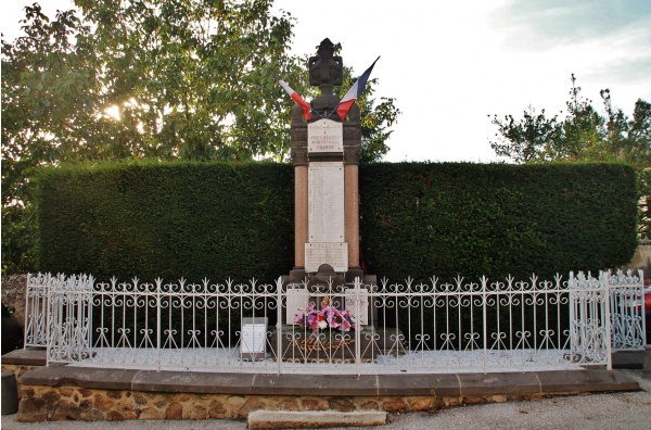 Photo Auzat-la-Combelle - Monument aux Morts