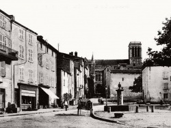 Photo paysage et monuments, Billom - Place du Vigeot