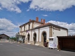 Photo paysage et monuments, Le Breuil-sur-Couze - La Mairie