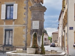 Photo paysage et monuments, Le Breuil-sur-Couze - la Fontaine