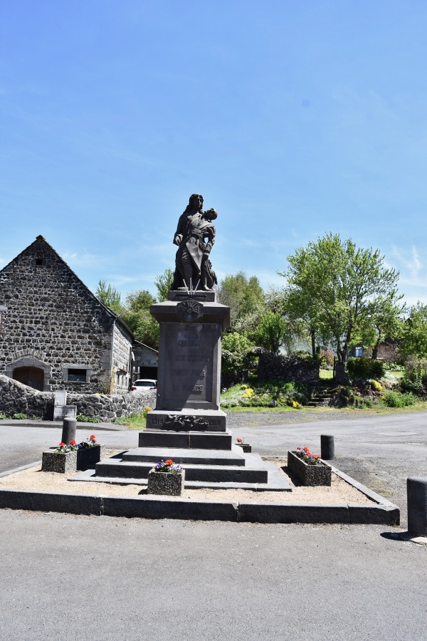 Photo Ceyssat - le Monument Aux Morts