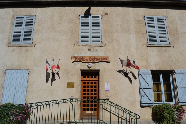 Photo Châteldon - La Mairie