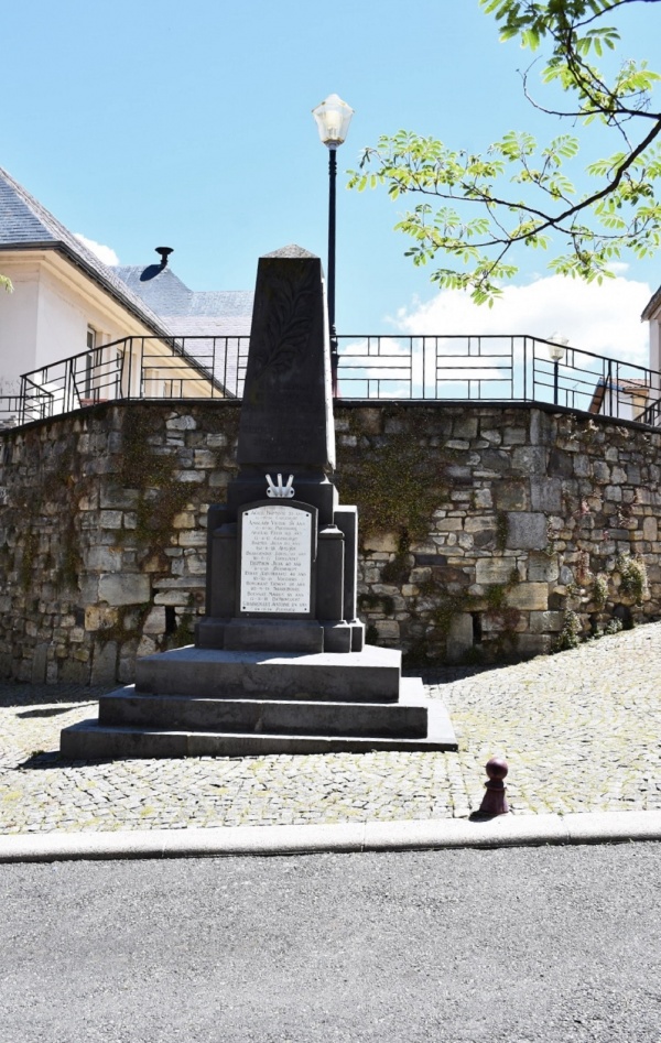 Photo Chauriat - le Monument Aux Morts