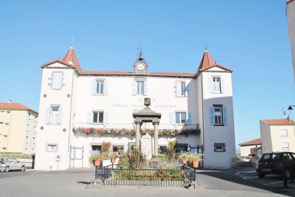 Photo Cournon-d'Auvergne - le monument aux morts