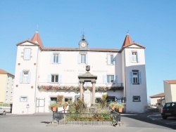 Photo paysage et monuments, Cournon-d'Auvergne - le monument aux morts