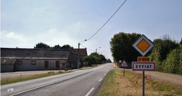 Photo Effiat - Entrée du  Village