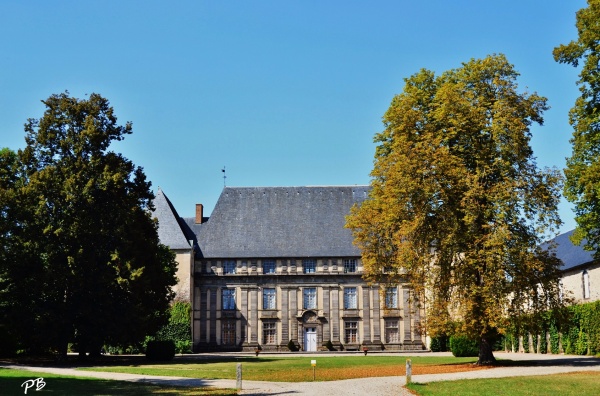 Photo Effiat - Château d'Effiat et Ancienne école Royale Militaire