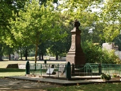 Photo paysage et monuments, Effiat - Monument aux Morts