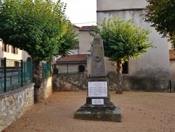 Photo paysage et monuments, Gignat - Monument aux Morts