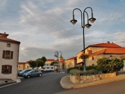 Photo paysage et monuments, Gignat - Place de la Mairie