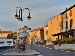 Photo paysage et monuments, Gignat - Place de la Mairie