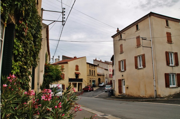 Photo Lamontgie - Le Village