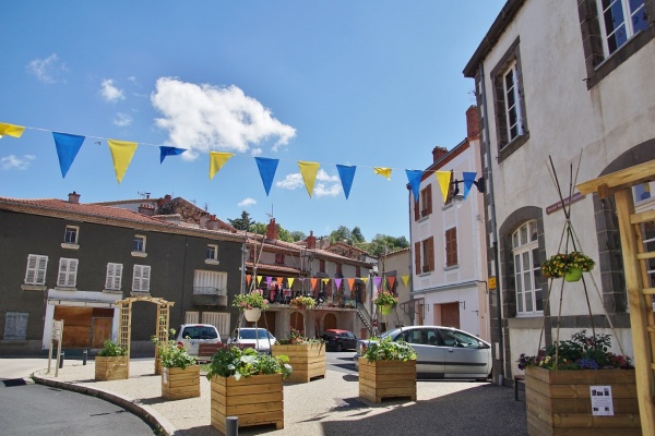 Photo Mirefleurs - le Village