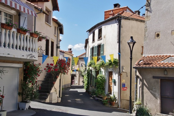 Photo Mirefleurs - le Village