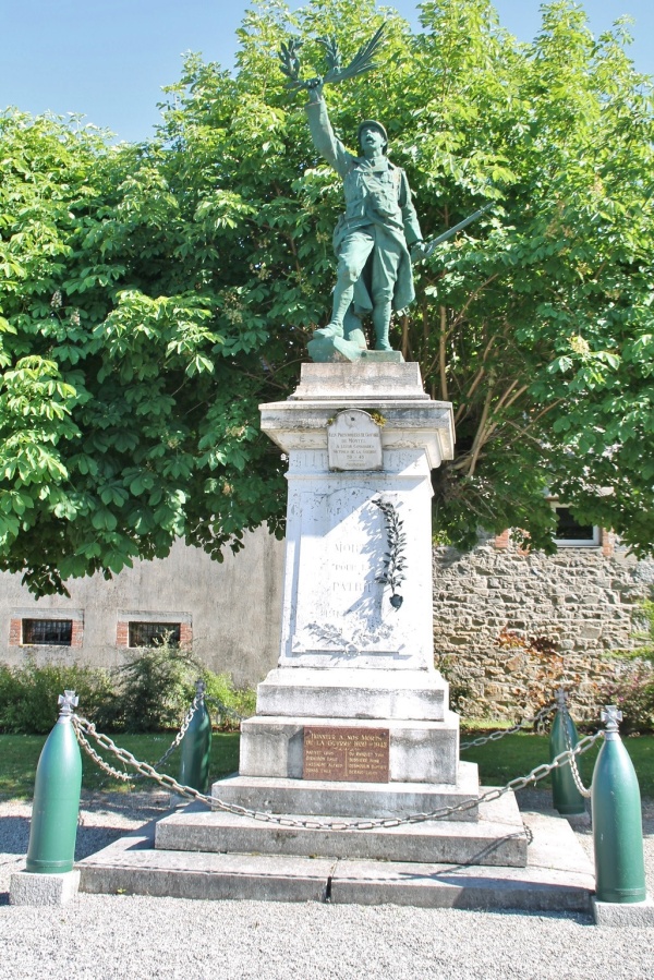 Photo Montel-de-Gelat - le monument aux morts