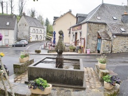 Photo paysage et monuments, Murat-le-Quaire - la Fontaine