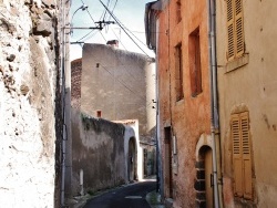 Photo paysage et monuments, Neschers - Le Village