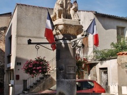 Photo paysage et monuments, Neschers - La Fontaine