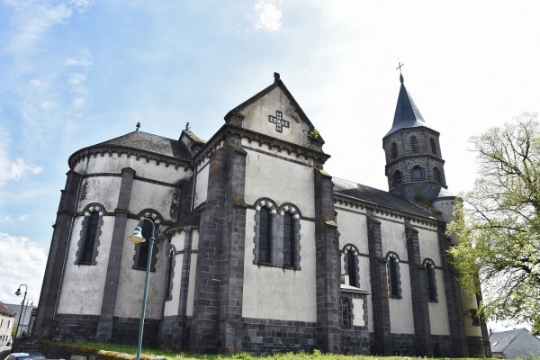 Photo Olby - église Saint Pierre