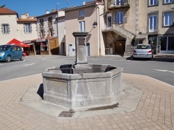Photo paysage et monuments, Orcet - la Fontaine