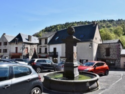 Photo paysage et monuments, Orcival - la Fontaine