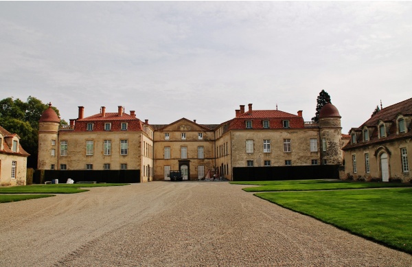 Photo Parentignat - Le Château