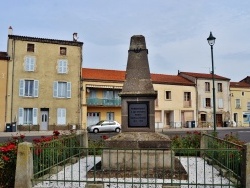 Photo paysage et monuments, Parentignat - Monument aux Morts