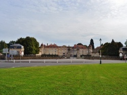 Photo paysage et monuments, Parentignat - Place du Château