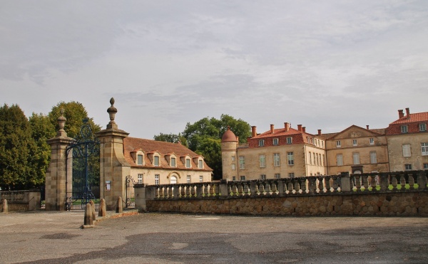 Photo Parentignat - Le Château