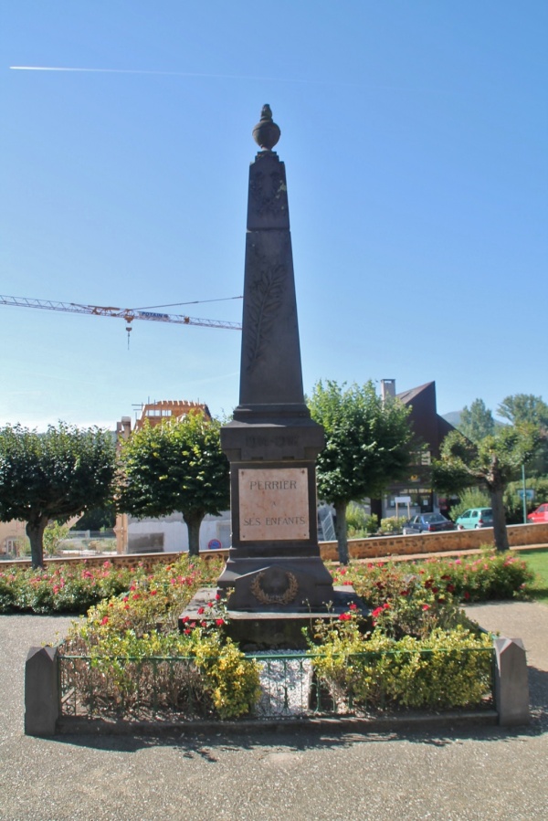 Photo Perrier - le monument aux morts