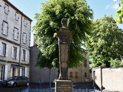 Photo paysage et monuments, Saint-Amant-Tallende - le Monument Aux Morts